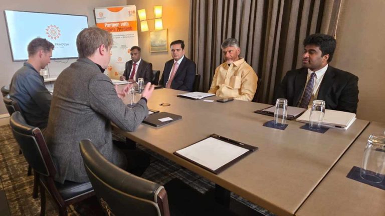 CM Chandrababu in London: లండన్‌లో పారిశ్రామికవేత్తలతో చంద్రబాబు వరుస భేటీలు.. కీలక ఒప్పందాలు..