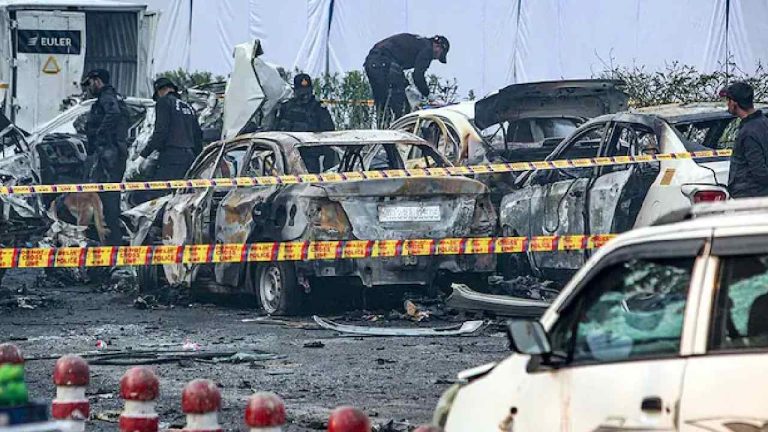 Delhi Car Blast: ఢిల్లీ కార్ బాంబ్ బ్లాస్ట్‌లో డాక్టర్ ప్రియాంకా శర్మకు సంబంధం..