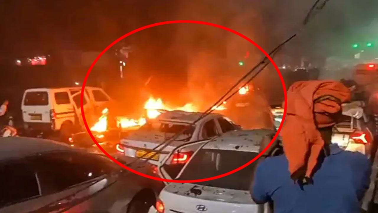 Delhi Car Blast: ఒక దుకాణంపై పడ్డ శరీర భాగాలు.. స్వాధీనం చేసుకున్న అధికారులు