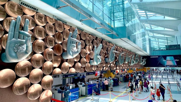 Ganjayi: ఢిల్లీ, ముంబై ఎయిర్‌పోర్టులో భారీగా గంజాయి పట్టివేత