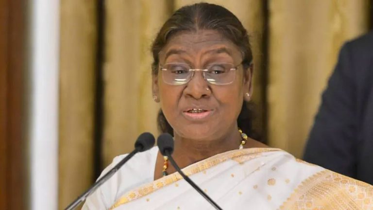 Droupadi Murmu: భారత్ అతిపెద్ద ఆర్థిక వ్యవస్థగా మారబోతుంది.. రాజ్యాంగ దినోత్సవ ప్రసంగంలో రాష్ట్రపతి వ్యాఖ్య