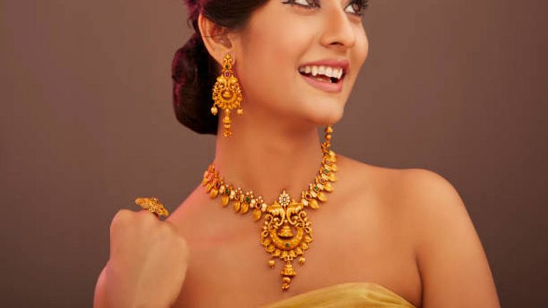 Gold Rates: గోల్డ్ లవర్స్‌కు గుడ్‌న్యూస్.. ఈరోజు ఎంత తగ్గిందంటే..!