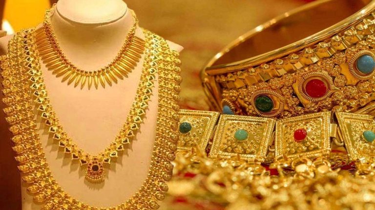 Gold Rates: మగువులకు గుడ్‌న్యూస్.. ఈరోజు ఎంత తగ్గిందంటే..!
