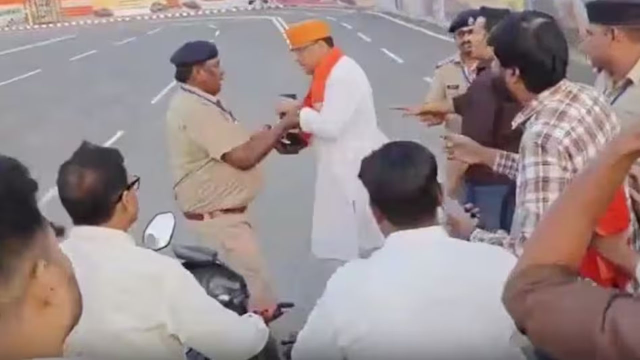 bjp mla saurabh srivastava clash with rpf during pm modi varanasi visit