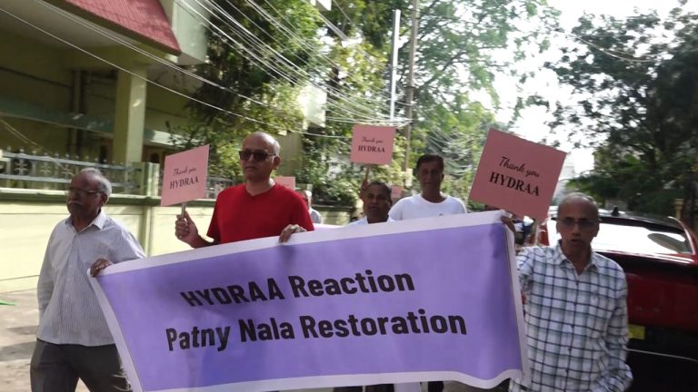 HYDRA: వరద ముప్పు తప్పించిన హైడ్రాపై కాలనీవాసుల ప్రశంసలు.. ప్లకార్డులతో మానవహారం..!