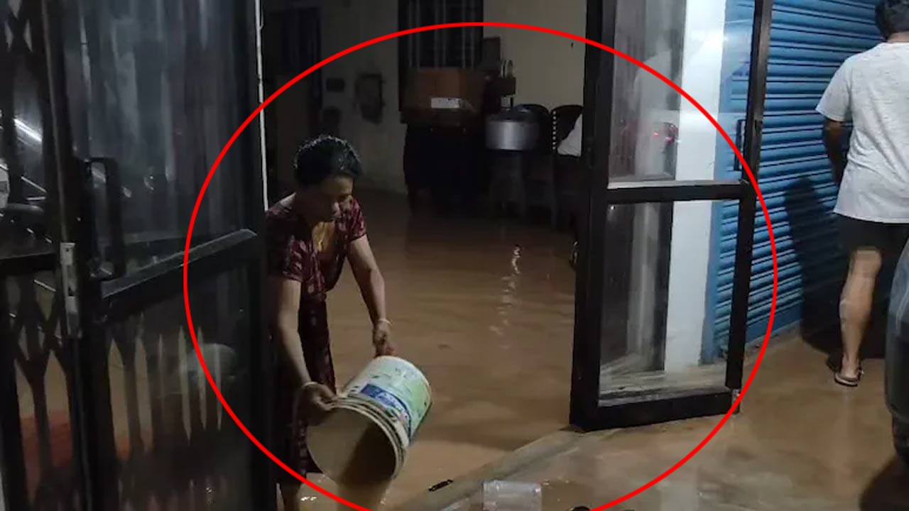 Kochi: కొచ్చిలో అర్ధరాత్రి ప్రమాదం.. పగిలిన భారీ నీటి ట్యాంక్.. ఇళ్లు జలమయం