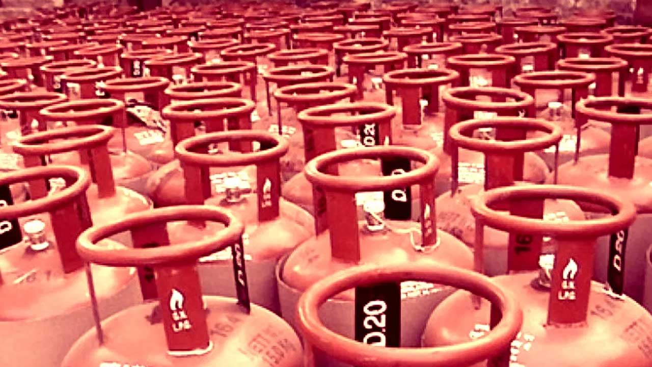 LPG Gas Price: గుడ్ న్యూస్.. నేటి నుంచి గ్యాస్ సిలిండర్ల ధరలు తగ్గాయి.. కొత్త రేట్లు ఎంతో తెలుసా!