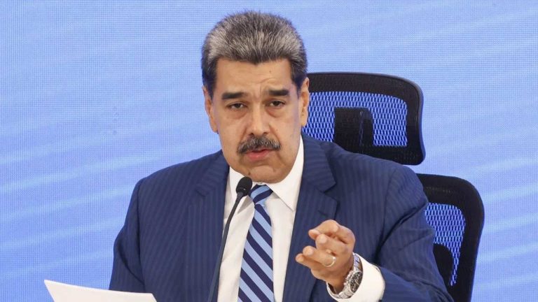 Maduro: వెనిజులా అధ్యక్షుడికి నిద్రను దూరం చేస్తున్న అమెరికా.. మదురోకు పదవి గండం!