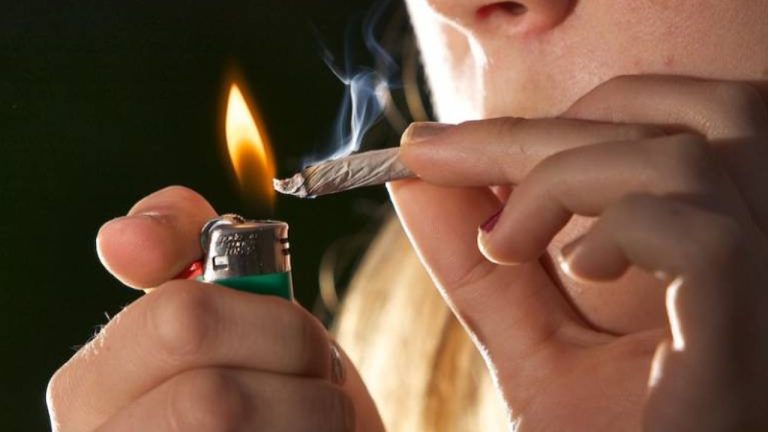 Marijuana Addiction: మగాళ్లే కాదు.. మహిళల్లోనూ పెరుగుతున్న గంజాయి వ్యసనం..!
