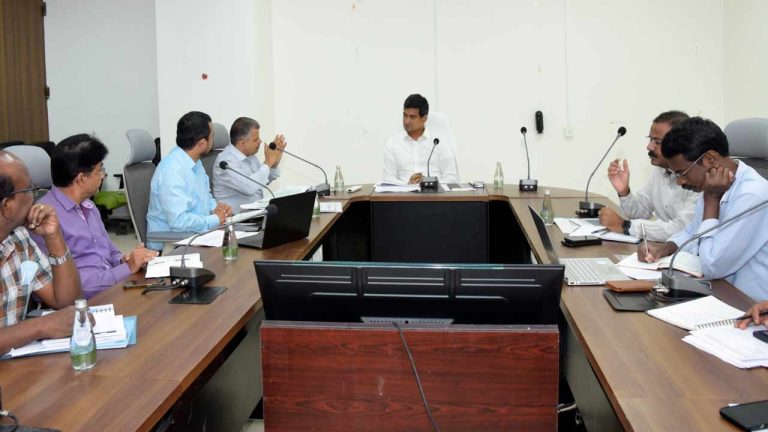 Minister Kondapalli Srinivas: ఎంఎస్ఎంఈ పార్కుల్లో మౌలిక వసతుల కల్పనపై ఫోకస్‌..