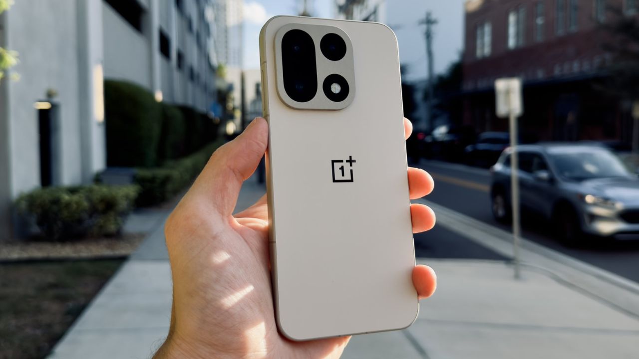 OnePlus 15 Review: వన్‌ప్లస్‌ 15 రివ్యూ.. డిస్‌ప్లే, కెమెరా, బ్యాటరీ పర్ఫామెన్స్ ఎలా ఉన్నాయంటే?