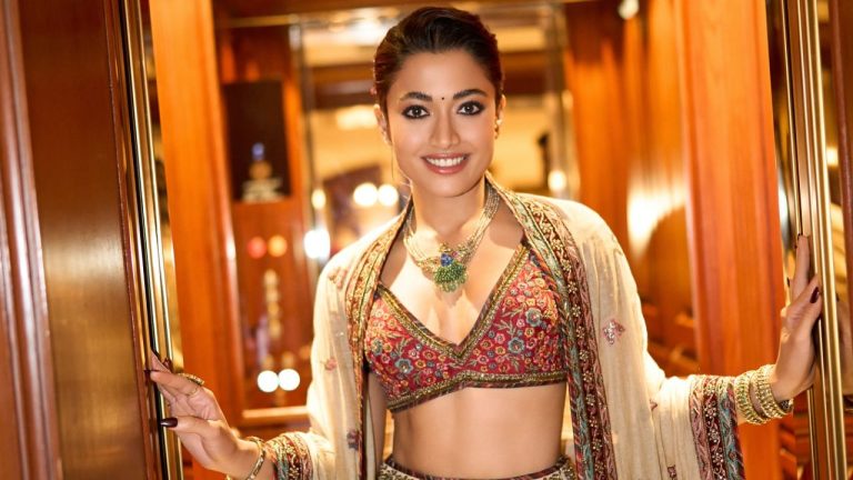 Rashmika : రష్మిక దేవరకొండ అంటూ అరిచిన ఫ్యాన్స్.. ఆమె రెస్పాన్స్ ఏంటంటే..?
