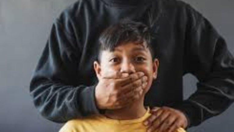 Murder Attempt: దారుణం.. ట్రాక్టర్ లైట్ దొంగింలించాడని.. 14 ఏళ్ల బాలుడిపై ..