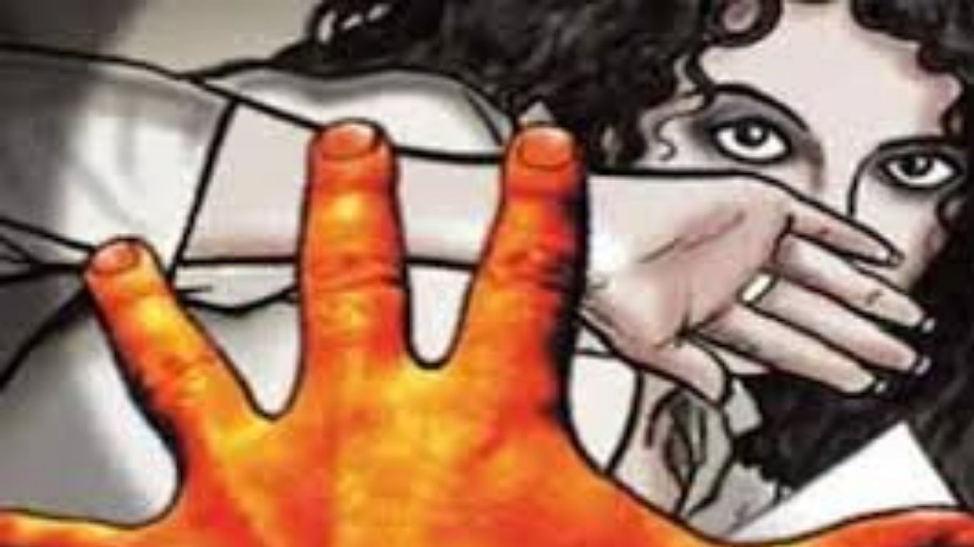 Woman Alleges Mother:  అసలు నువ్వు తల్లివేనా.. కన్నకూతరినే వ్యభిచారంలోకి..
