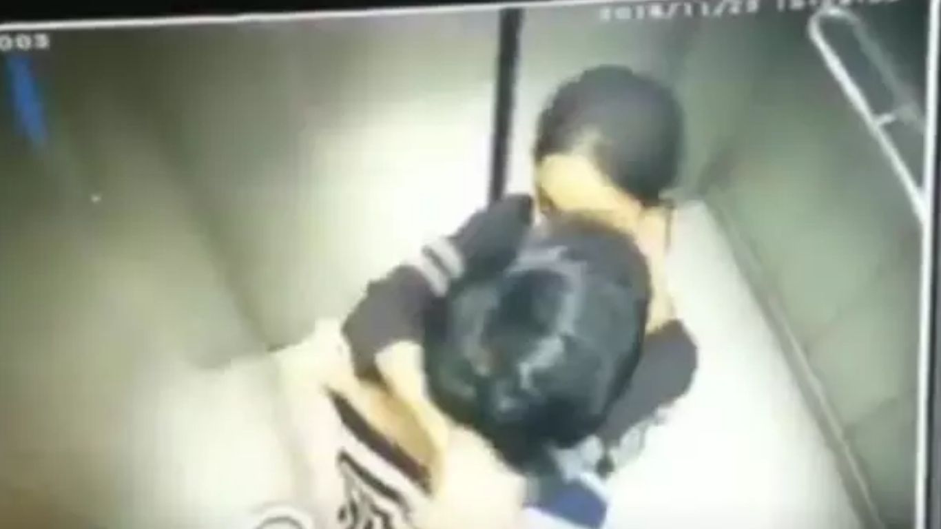 Romance in Lift: అది లిప్ట్ అనుకున్నారా.. ఓయో రూమ్ అనుకున్నారా..