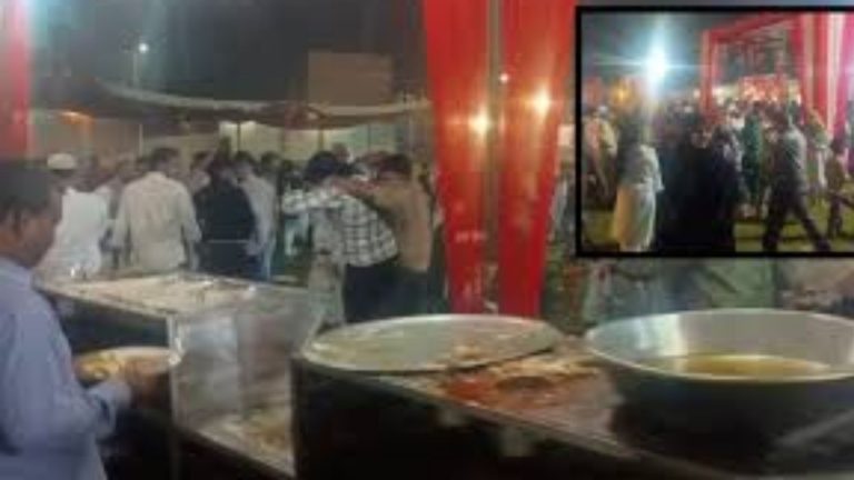 Chiken Fight: మరీ ఇలా ఉన్నారేంట్రా బాబు.. చికెన్ కోసం పొట్టు పొట్టు కొట్టుకోవడం ఏంటీ..