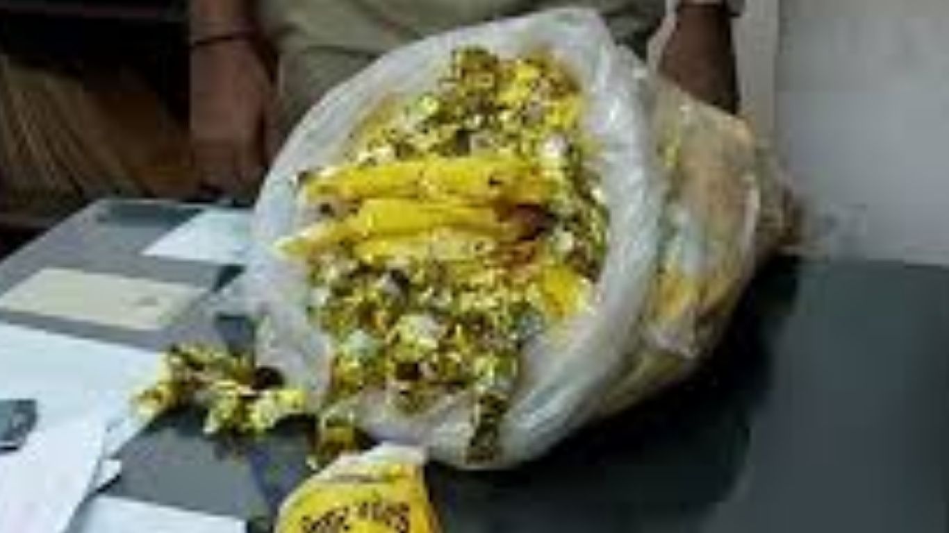 Ganja Seized: ట్రైన్ లో  తరలిస్తున్న గంజాయి చాక్లెట్స్.. పట్టుకున్న పోలీసులు