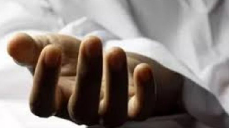 Suicide: రెండేళ్ల కుమార్తెతో ట్యాంక్ బండ్ లో దూకి వివాహిత ఆత్మహత్య