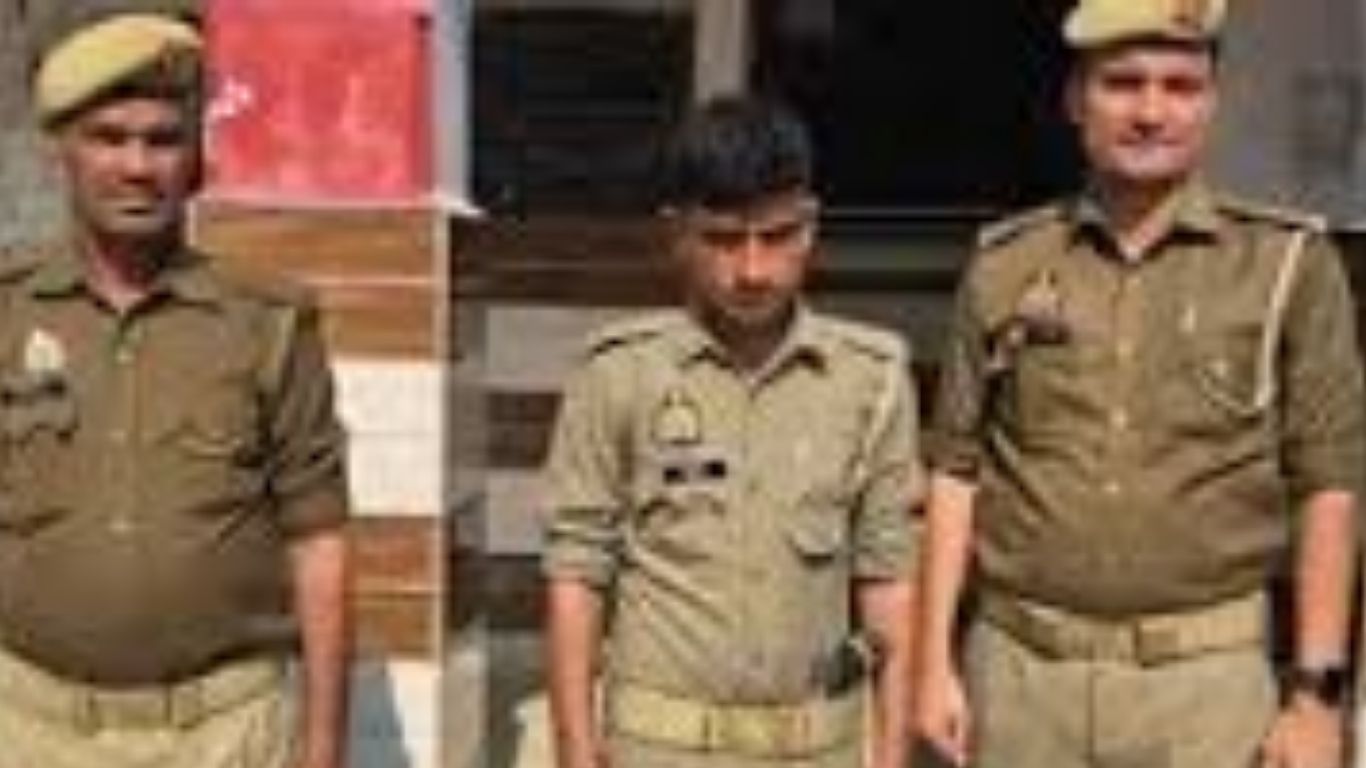 Fake Cop: బొమ్మ తుపాకీతో డబ్బులు వసూల్ చేస్తున్న నకిలీ పోలీస్.. పట్టుకున్న పోలీసులు