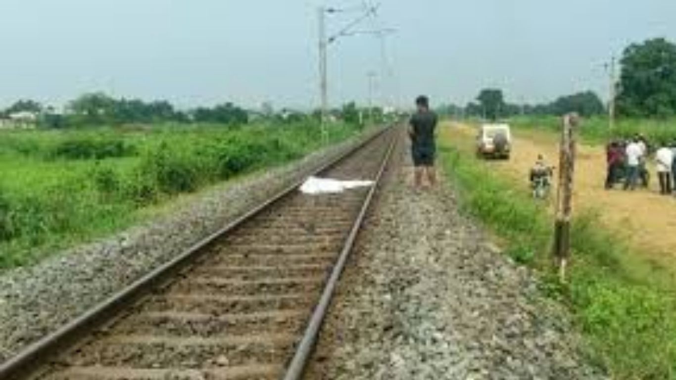 Suicide: పెళ్లి కావడం లేదని.. రైలు కింద పడి యువకుడి ఆత్మహత్య..