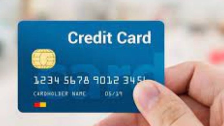 Credit Card : క్రెడిట్ కార్డ్ లపై లోన్ తీసుకుంటున్నారా.. అయితే బీ అలెర్ట్..