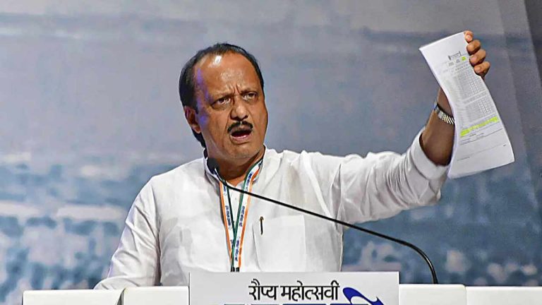 Ajit Pawar Warns Voters: నా పార్టీకి ఓటు వేయకపోతే నిధులు ఆపేస్తా.. డిప్యూటీ సీఎం సంచలన వ్యాఖ్యలు..