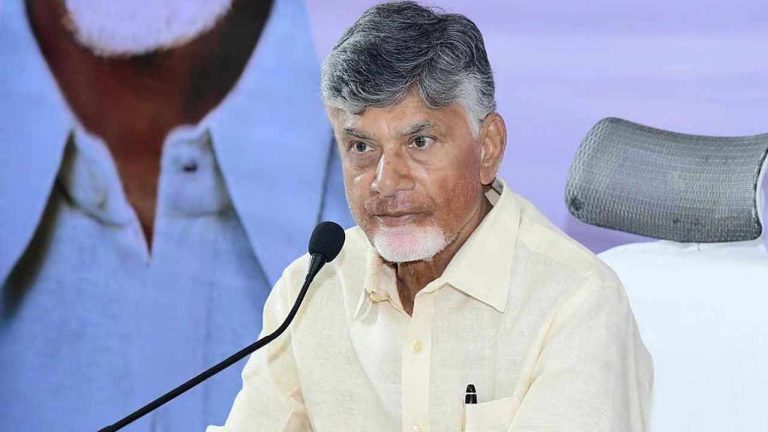 CM Chandrababu : అధికారులకు సీఎం చంద్రబాబు సీరియస్ వార్నింగ్..