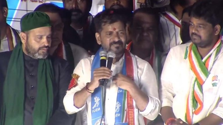 Revanth Reddy : చెల్లిని బయటకు పంపిన కసాయి కేటీఆర్ కాదా..?