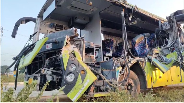 Jangaon RTC Bus Accident: జనగామ జిల్లాలో లారీని ఢీ కొట్టిన ఆర్టీసీ బస్సు.. ఇద్దరు మృతి..