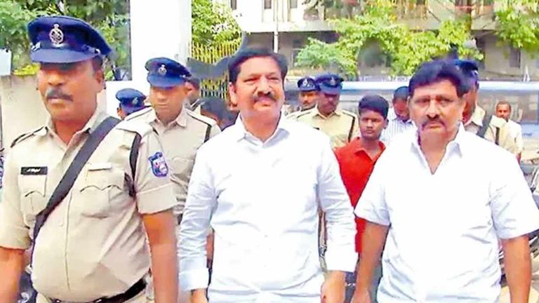 Jogi Ramesh: నకిలీ మద్యం కేసులో జోగి బ్రదర్స్⁬ను విచారించనున్న ఎక్సైజ్ శాఖ..