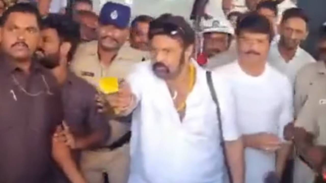 Balakrishna : వీడెందుకు వచ్చాడు.. అభిమానిపై బాలకృష్ణ ఫైర్