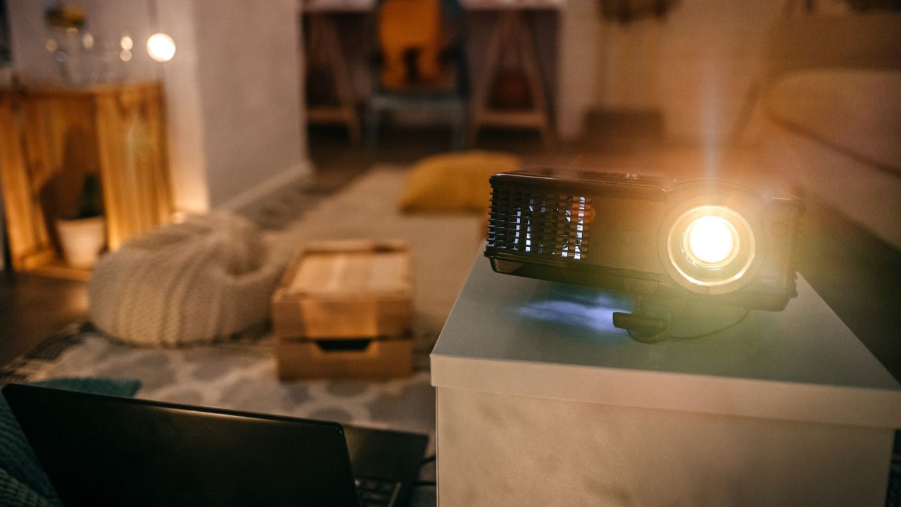 Mini Projector Tips: మినీ ప్రొజెక్టర్ కొంటున్నారా?.. ఈ విషయం తప్పక తెలుసుకోవాల్సిందే!