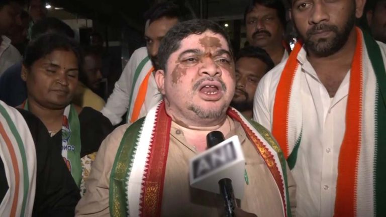 Ponnam Prabhakar : కేటీఆర్‌పై సుమోటోగా కేసు నమోదు చేయాలి