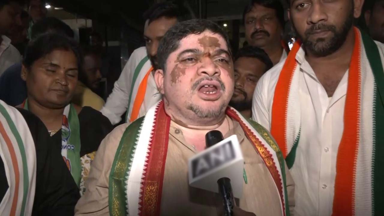 Ponnam Prabhakar : కేటీఆర్‌పై సుమోటోగా కేసు నమోదు చేయాలి