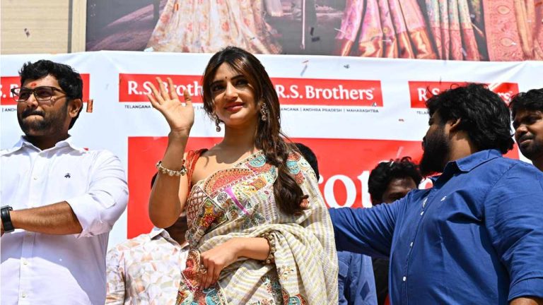 R.S. Brothers : చరిత్రాత్మక నగరం వరంగల్‌లో ఆర్‌.ఎస్‌. బ్రదర్స్‌ సరికొత్త షోరూమ్‌ శుభారంభం