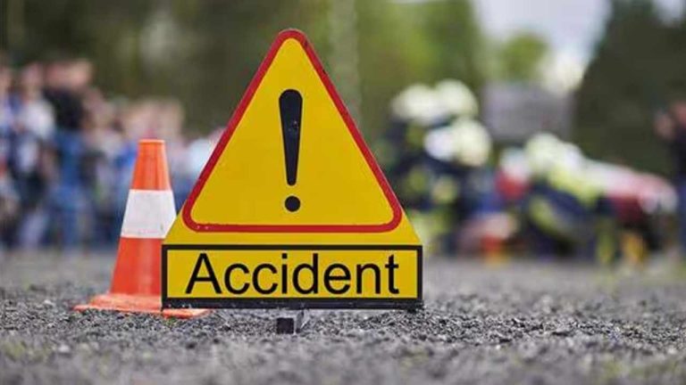 Road Accident: శ్రీకాకుళంలో ఘోర రోడ్డు ప్రమాదం.. స్పాట్⁬లోనే నలుగురు..