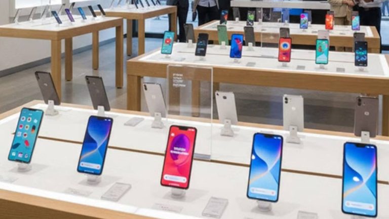 Smartphone: దేశంలో ప్రీమియం స్మార్ట్‌ఫోన్‌లకు 29% పెరిగిన డిమాండ్.. మార్కెట్ లో ఆపిల్, సామ్ సంగ్ ఫోన్‌ల ఆధిపత్యం
