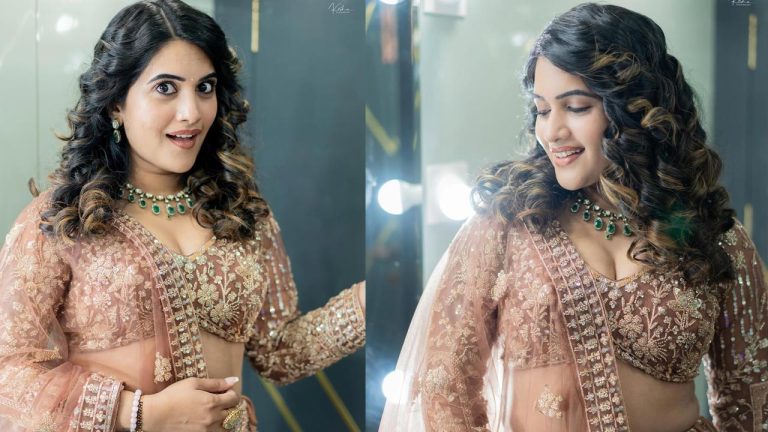 Sravanthi Chokkarapu : ఘాటైన పరువాలు చూపిస్తున్న స్రవంతి చొక్కారపు