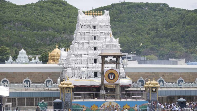 Tirumala: భక్తులకు గుడ్⁬న్యూస్.. నేటి నుంచే ఆన్⁬లైన్⁬లో తిరుమల వైకుంఠ ద్వార దర్శనం టోకెన్ల రిజిస్ట్రేషన్