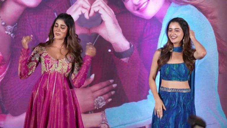 Bhartha Mahashayulaku Vignapthi: స్టేజ్‌పై డ్యాన్స్‌తో దుమ్మురేపిన హీరోయిన్స్.. వీడియో చూశారా!