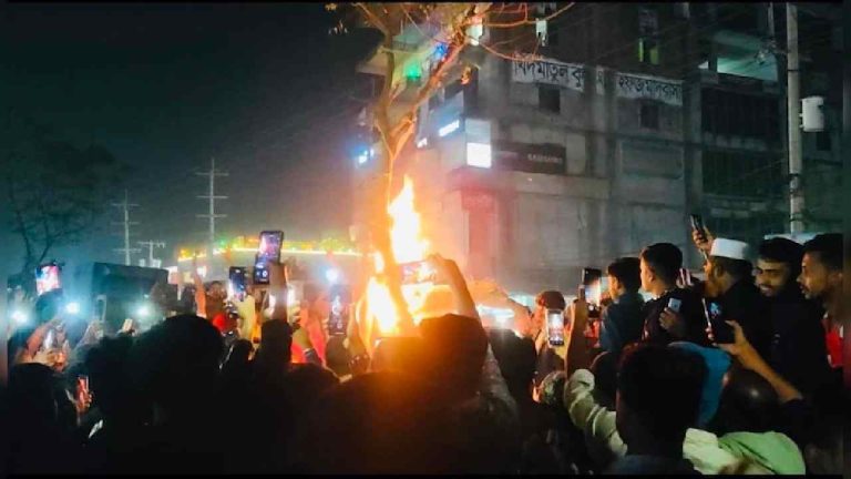 Bangladesh: ‘‘దైవ దూషణ’’ ఆధారాలు లేవు.. అయినా, హిందూ వ్యక్తిని దారుణం చంపారు..