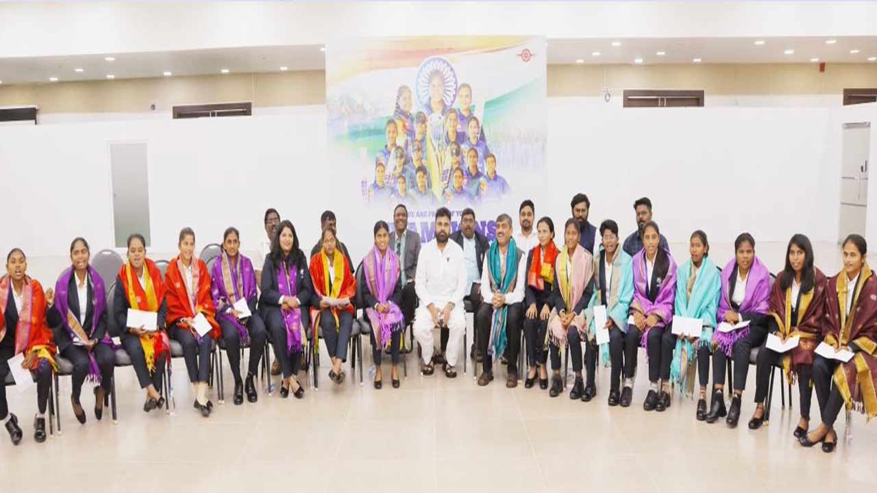 Deputy CM Pawan Kalyan: ప్రపంచకప్‌ విజేతలు.. మహిళా అంధుల క్రికెట్ జట్టుకు పవన్‌ కల్యాణ్ సన్మానం..