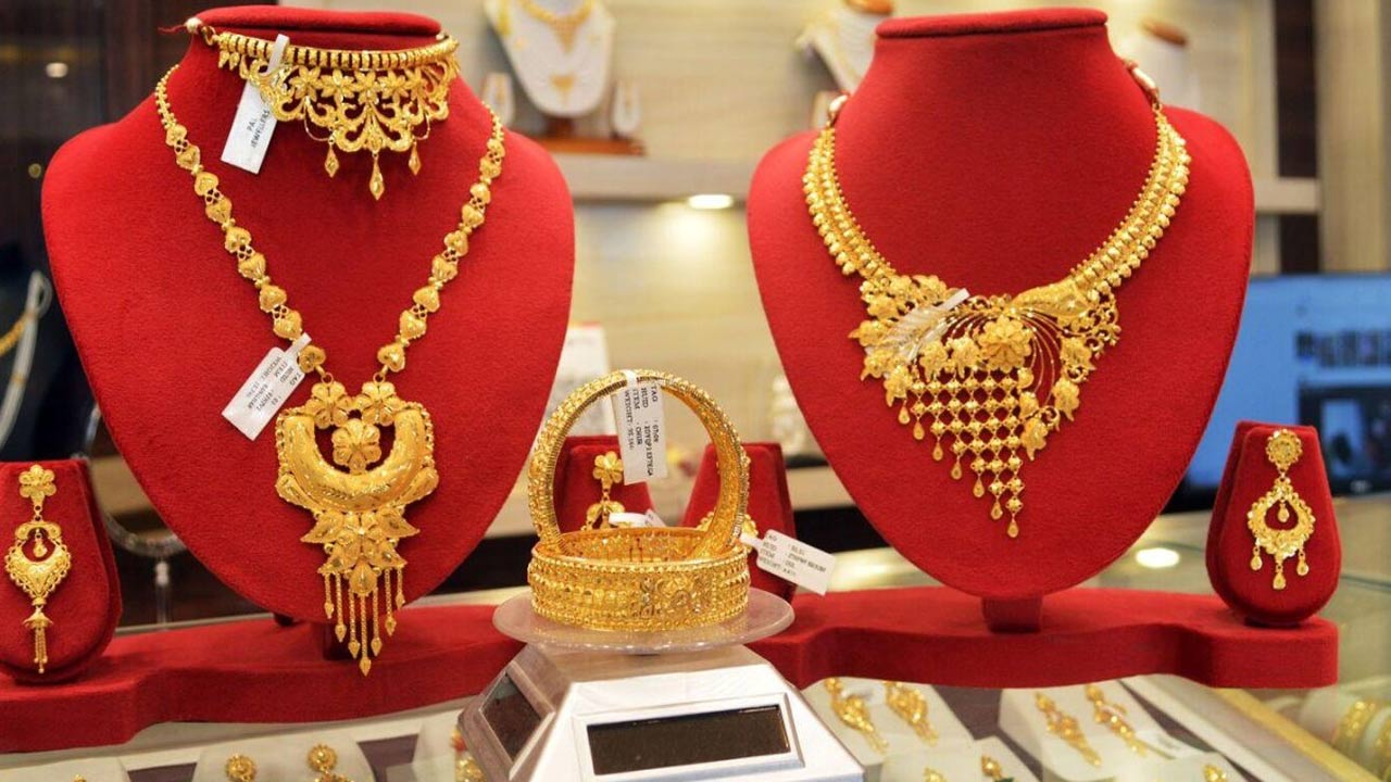 Gold Rates: గోల్డ్ లవర్స్‌కు గుడ్‌న్యూస్.. ఈరోజు ఎంత తగ్గిందంటే..!