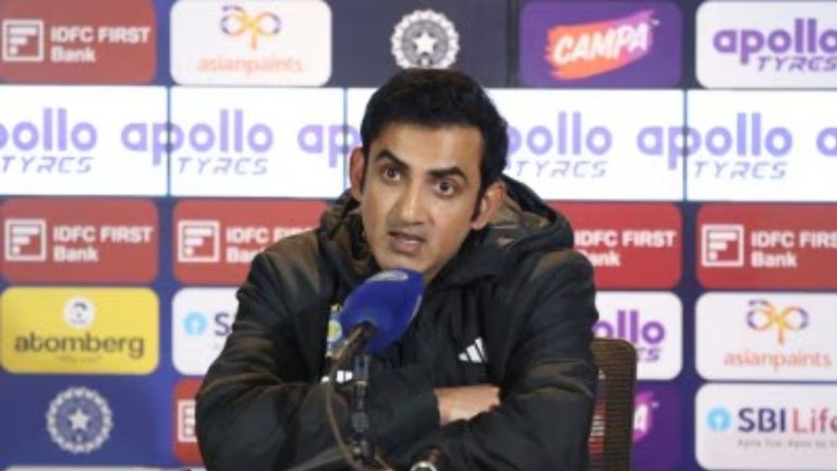 Gautam Gambhir: మీ హద్దుల్లో మీరు ఉంటే మంచిది..  టీమిండియా కోచ్ కీలక వ్యాఖ్యలు..!