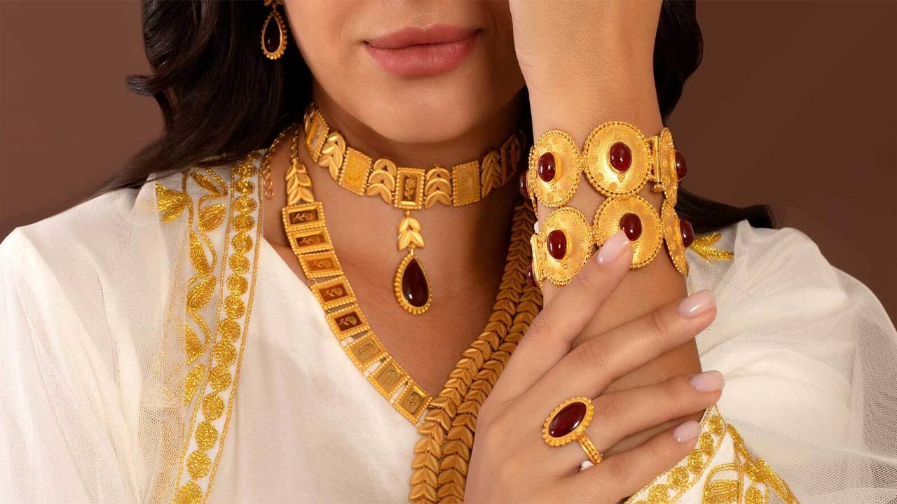 Gold Rates: మగువలకు మళ్లీ షాక్.. భారీగా పెరిగిన బంగారం ధరలు