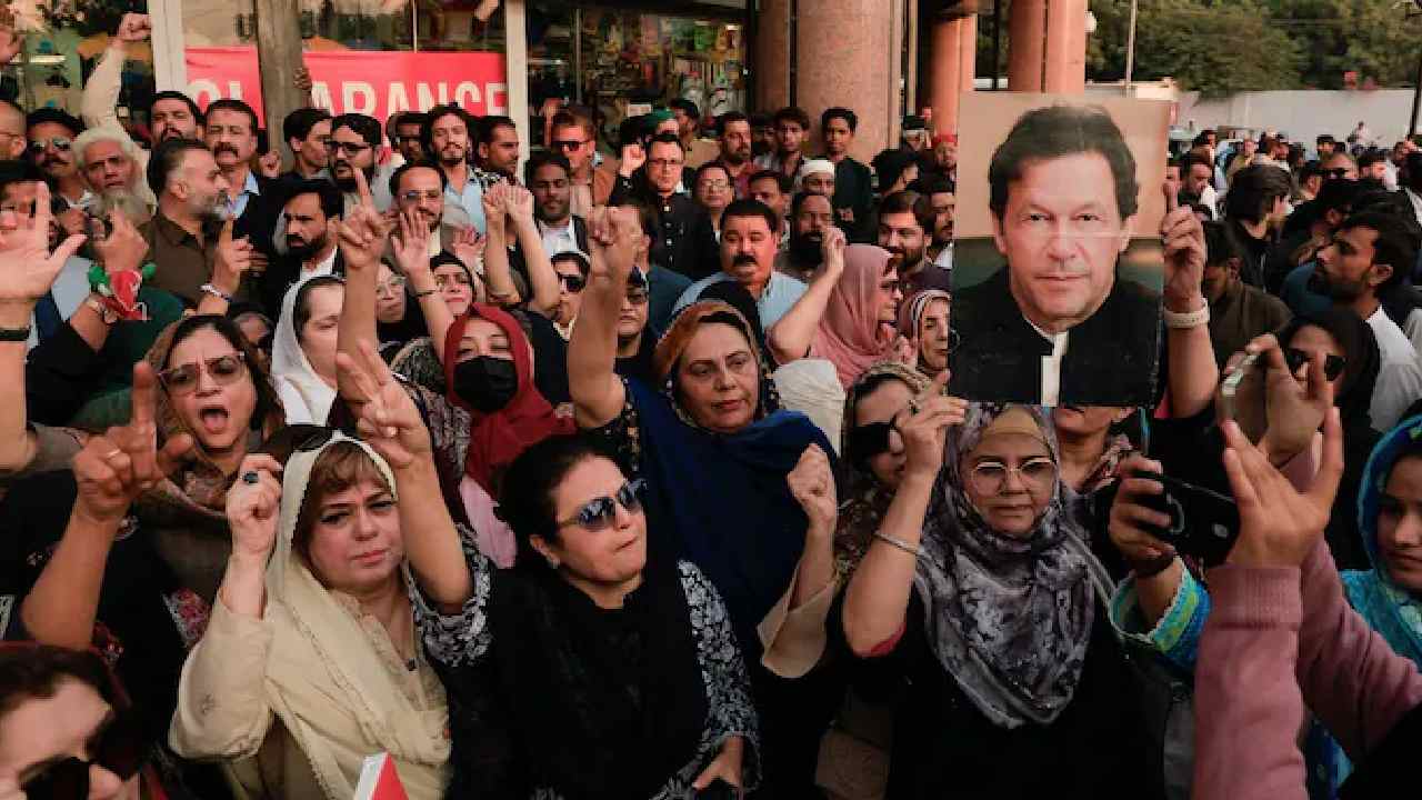 Imran Khan: ఇమ్రాన్ ఖాన్ ప్రాణాలతో ఉన్నాడు, కానీ.. సోదరి సంచలన ఆరోపణలు..