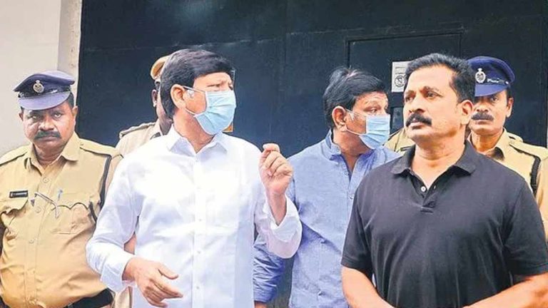 Fake Liquor Case: నకిలీ మద్యం తయారీ కేసులో మరో ట్విస్ట్.. ఆ కేసులోనూ నిందితులుగా జోగి బ్రదర్స్..