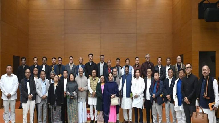 Manipur: మణిపూర్‌లో ప్రభుత్వం ఏర్పాటు దిశగా అడుగులు .. ఏకమైన మెయిటీ-కుకి బీజేపీ ఎమ్మెల్యేలు