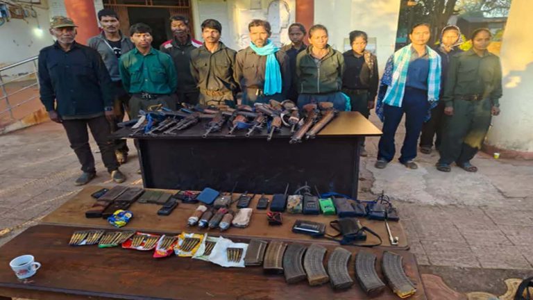 Maoists Surrender: మావోయిస్టు పార్టీకి షాక్.. లొంగిపోయిన మరో కేంద్ర కమిటీ సభ్యుడు