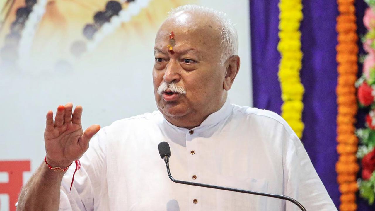 Mohan Bhagwat: మోడీ అందుకే వరల్డ్ లీడర్ అయ్యారు.. ఆర్ఎస్ఎస్ చీఫ్ కీలక వ్యాఖ్యలు